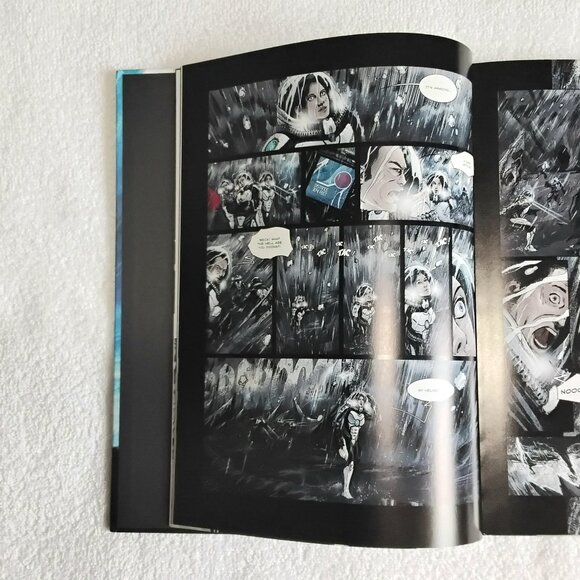 2017 Siberia 56 Large Hardcover Graphic Novel by Insight!! - Picture 2 of 6